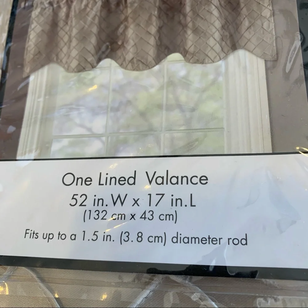 Bella Pin Tuck Diamond Window Valance in Linen